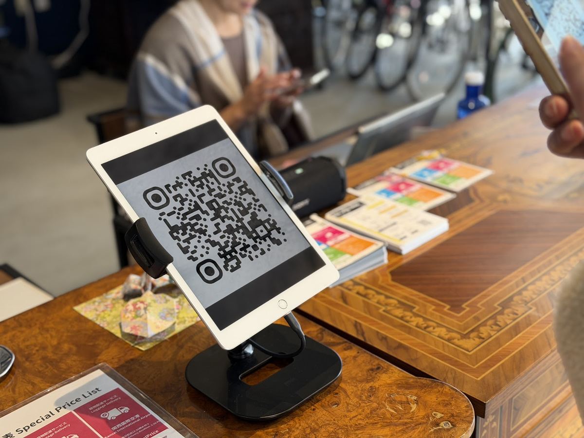 お申し込みはQRコードを読み取るだけ。紙に日本語で書く必要はありません